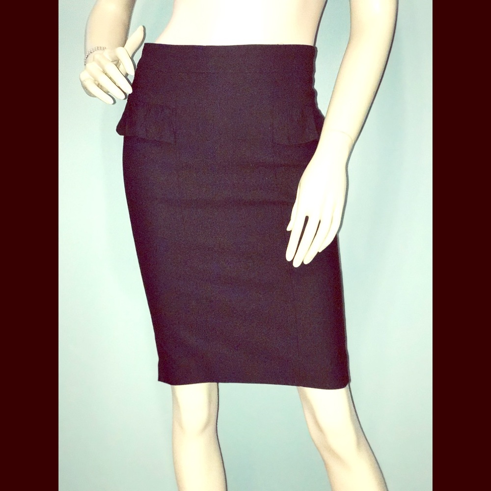 WET SEAL • Ruffle Accent Pencil Skirt / (S) NWOT!